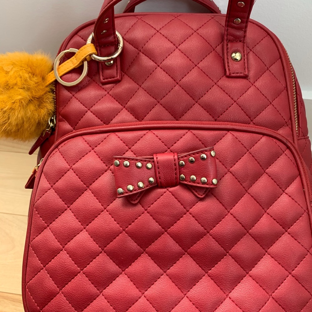 Carpisa quilted red backpack with adjustable straps